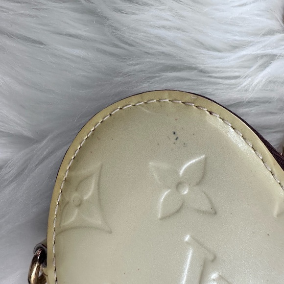 Louis Vuitton heart shaped coins bag - Picture 6 of 17